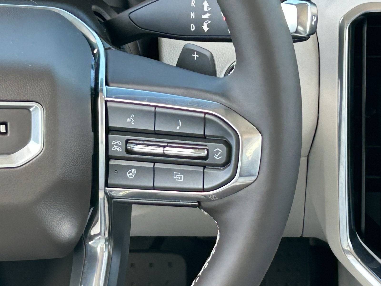 2025 GMC Acadia Denali