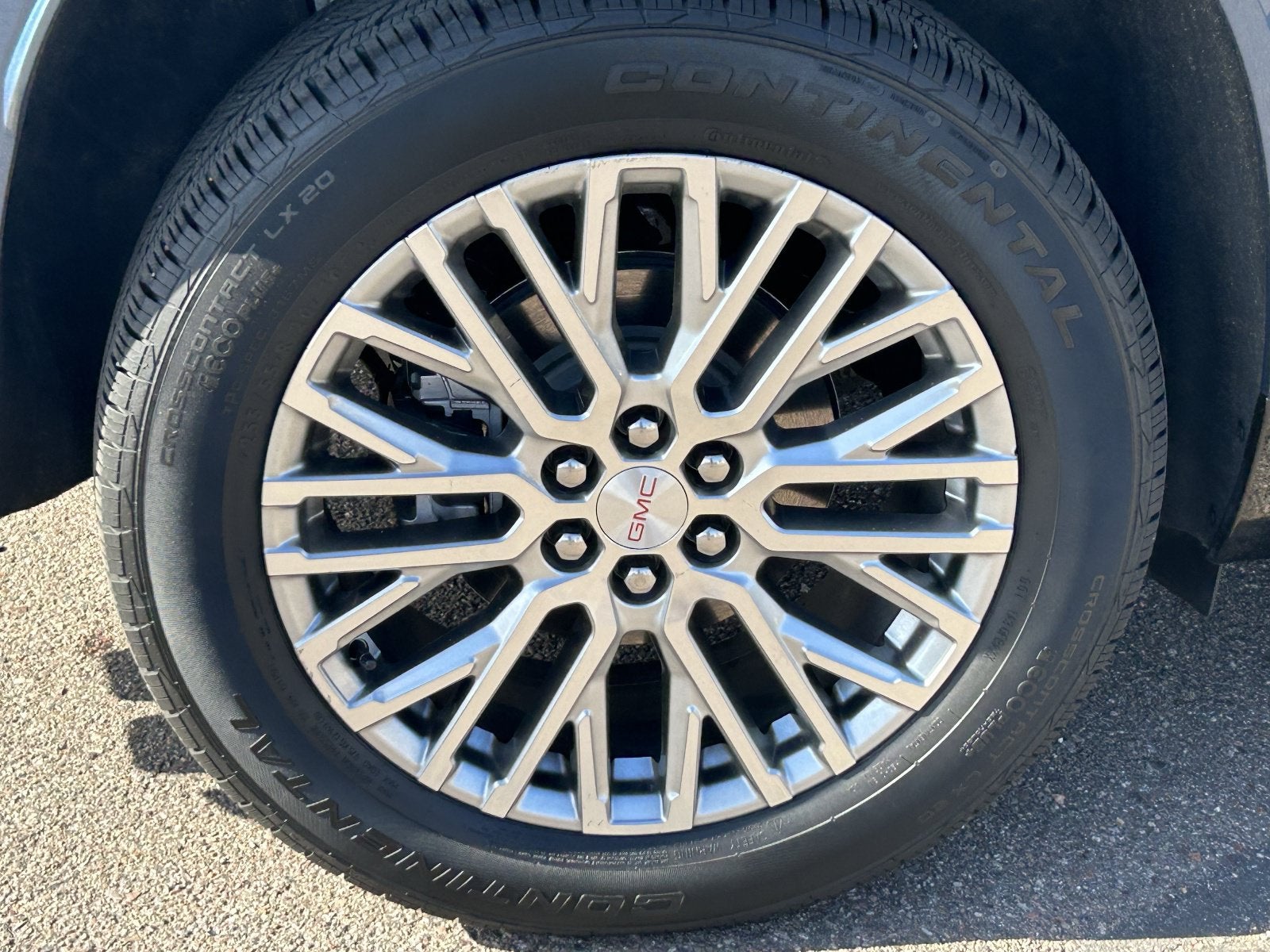 2025 GMC Acadia Denali