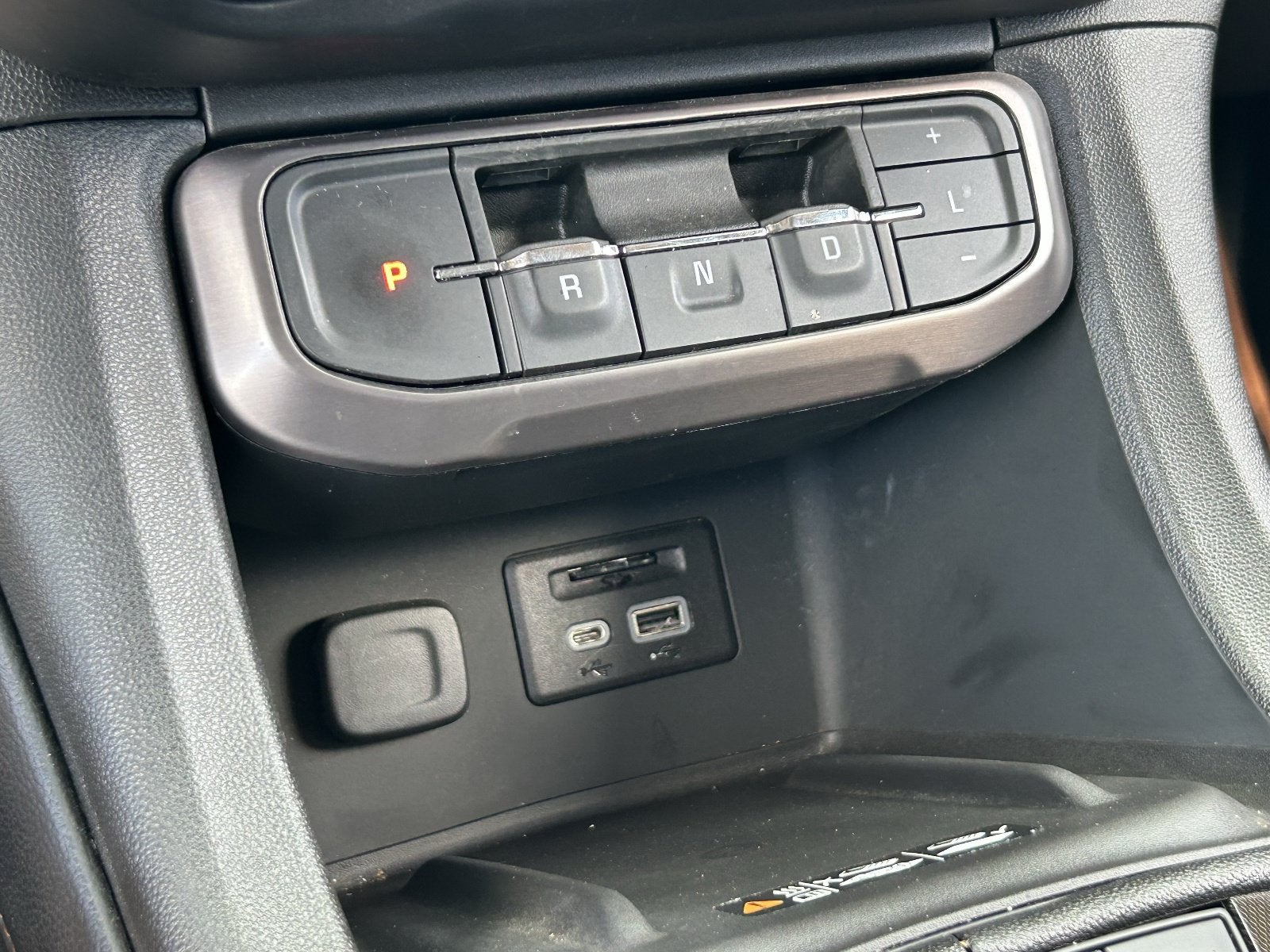 2022 GMC Acadia AT4