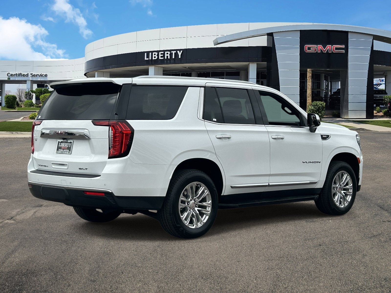 2023 GMC Yukon SLT