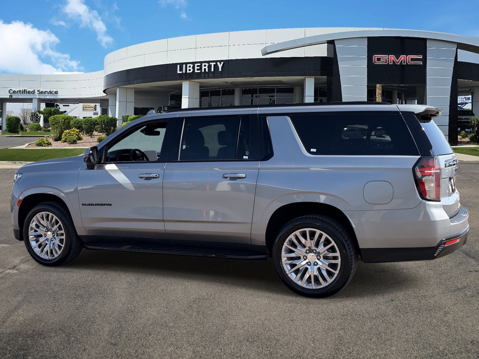 2023 Chevrolet Suburban RST