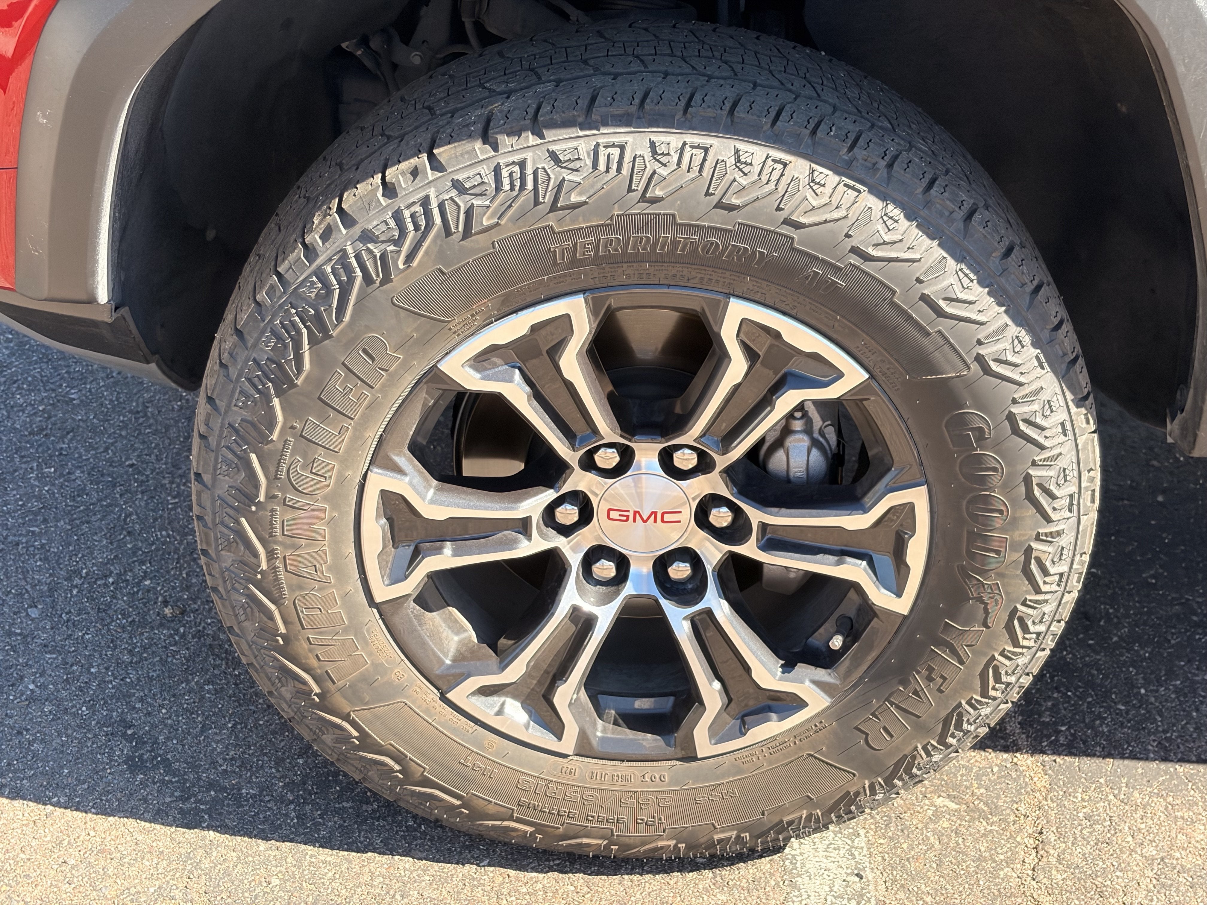 2023 GMC Canyon 4WD AT4