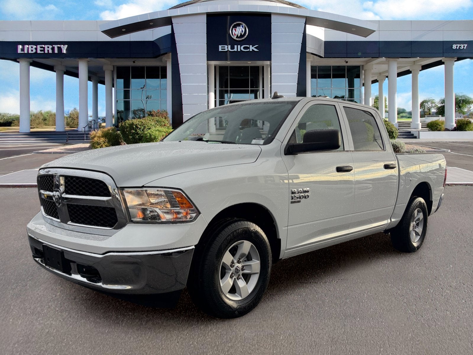 2022 RAM 1500 Classic SLT Crew Cab 4x4 5'7" Box
