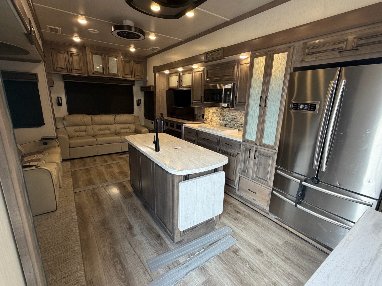2022 CEDAR CREEK CHAMPAGNE Base