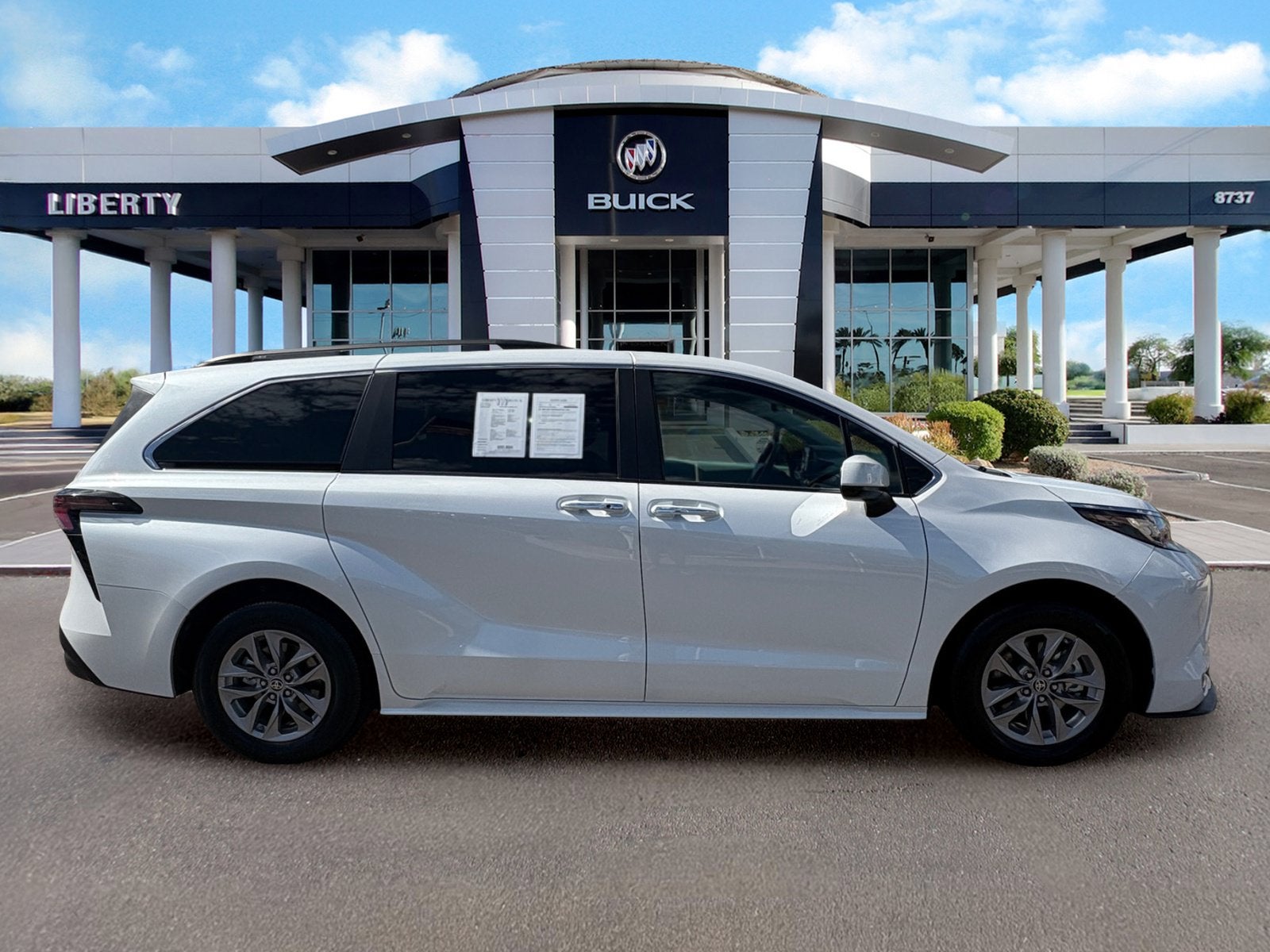 2023 Toyota Sienna XLE