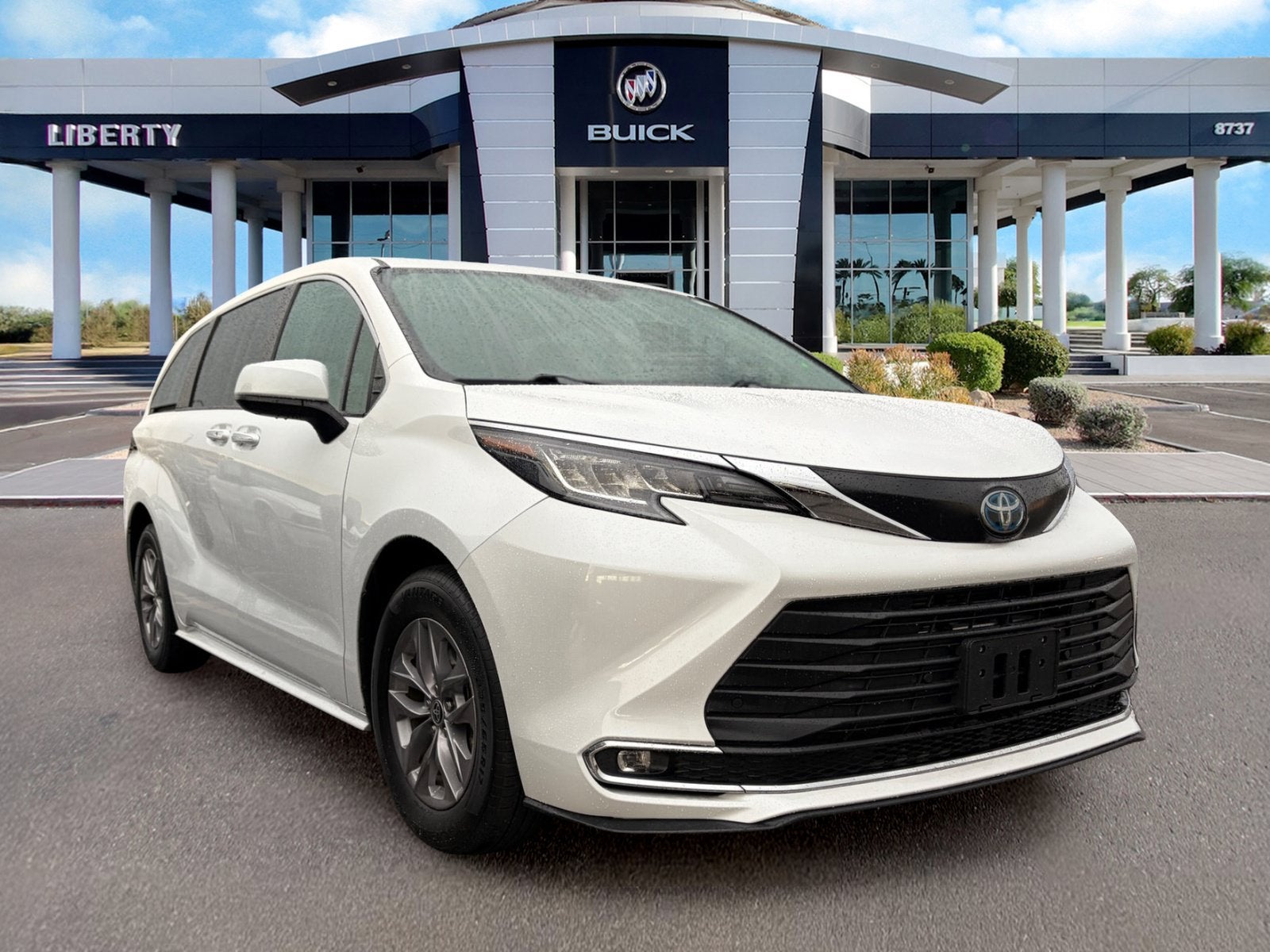 2023 Toyota Sienna XLE