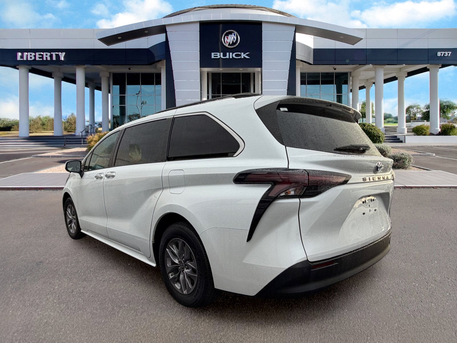 2023 Toyota Sienna XLE