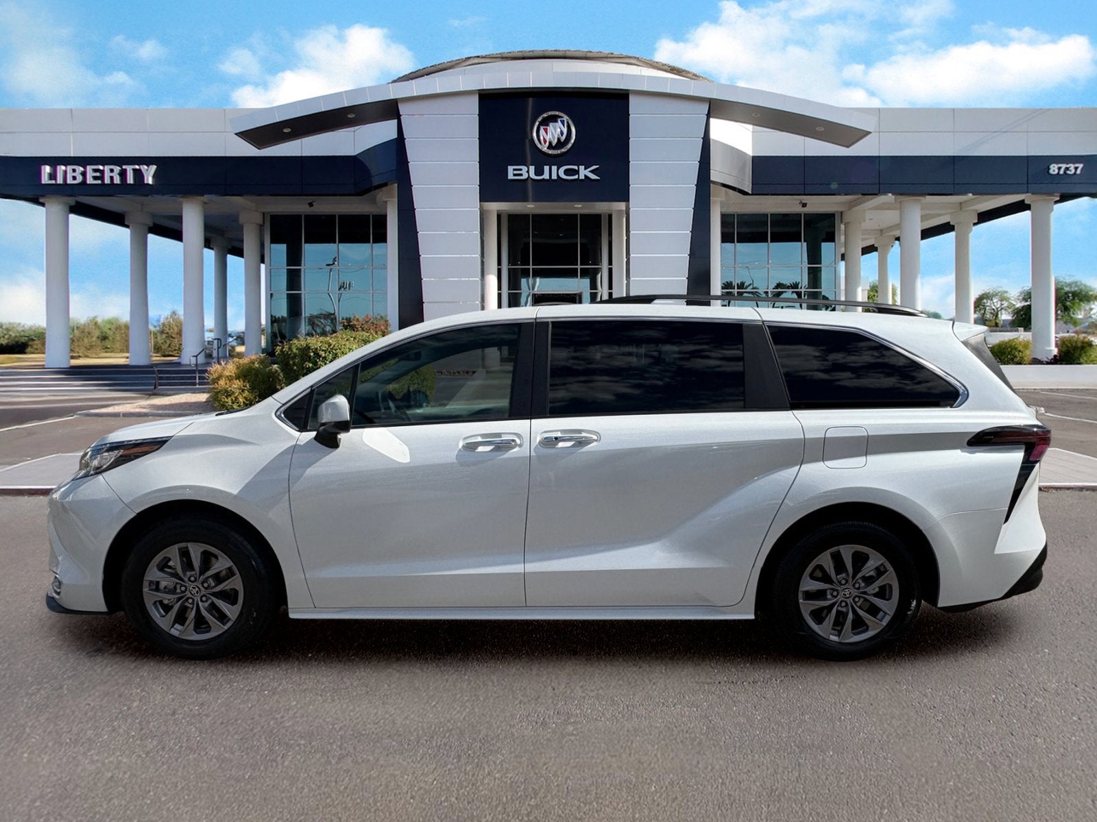 2023 Toyota Sienna XLE